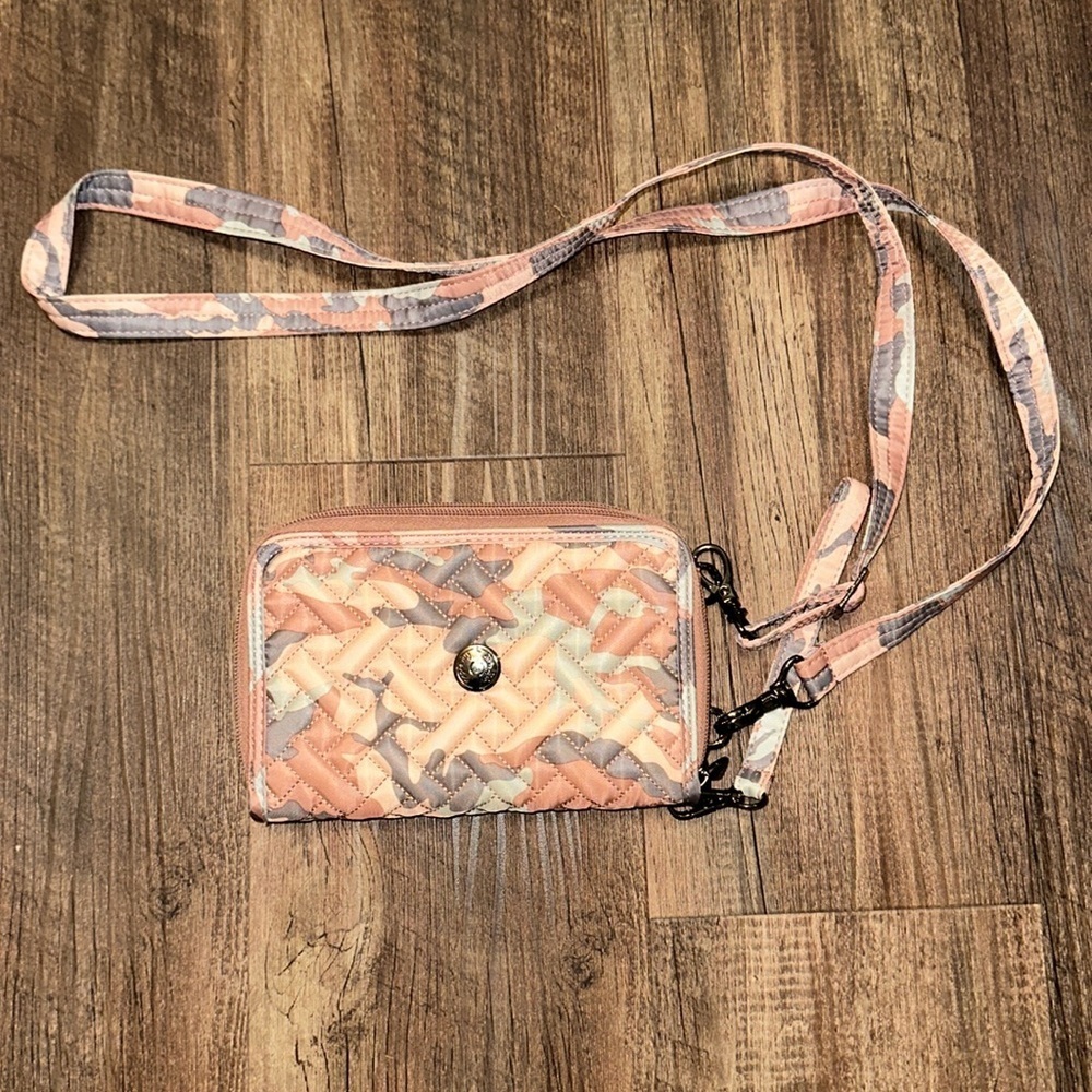 Lug Convertible Wallet Crossbody - Quickstep pink camo EUC